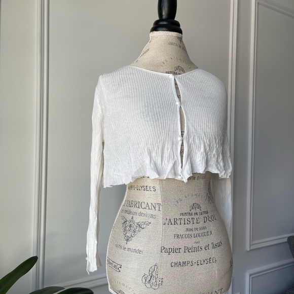 White Button-Back Cropped cardigan Top - Picture 3 of 6